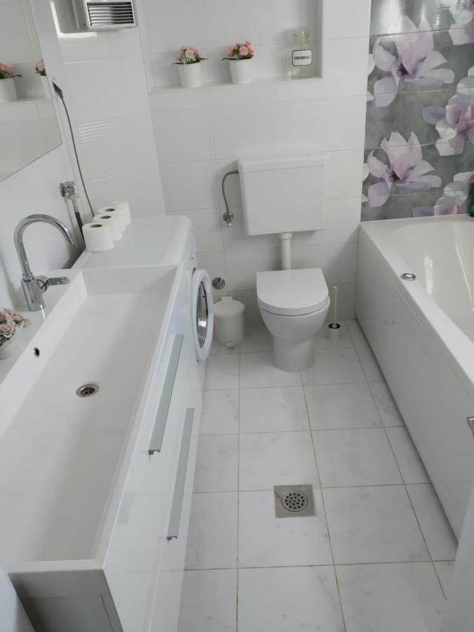 מאלי לוסיניי Apartment Emma מראה חיצוני תמונה